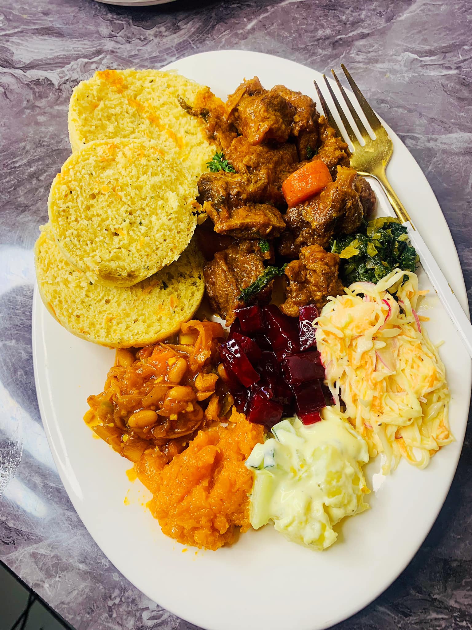 Stew Dumpling and Salad